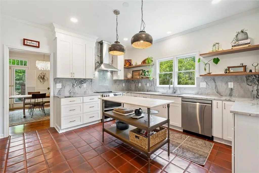 4411 Paces Battle Nw, Atlanta, Georgia 30327, 3 Bedrooms Bedrooms, ,3 BathroomsBathrooms,Residential,For Sale,4411 Paces Battle Nw,7581254