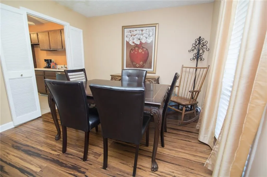 8740 Roswell Road Unit 10a, Atlanta, Georgia 30350, 3 Bedrooms Bedrooms, ,2 BathroomsBathrooms,Residential,Sold,8740 Roswell Road Unit 10a,6036641