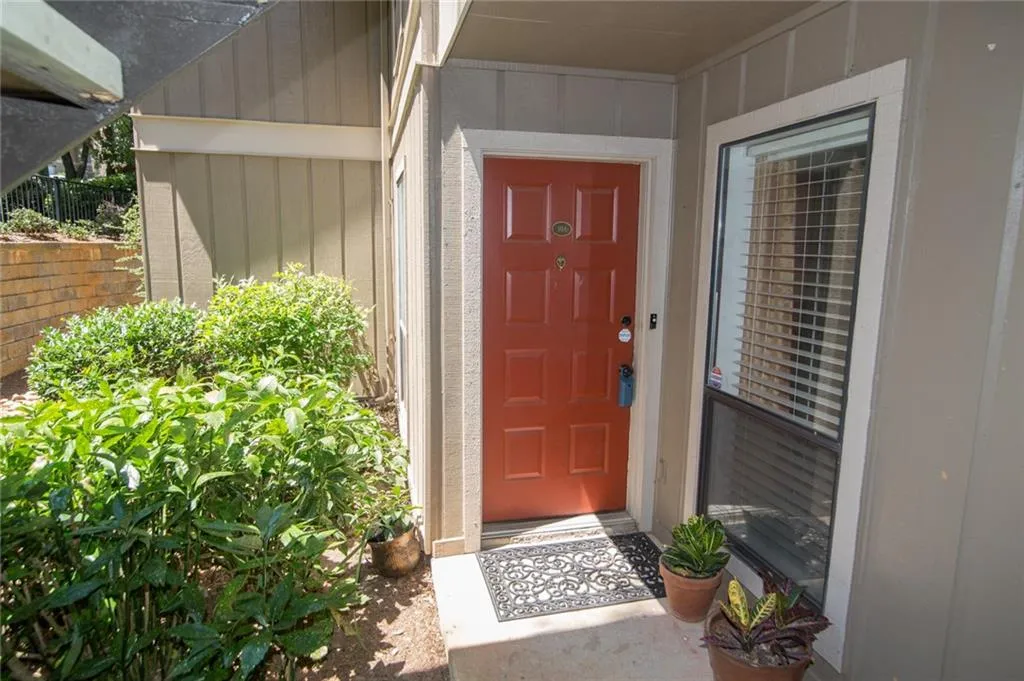 8740 Roswell Road Unit 10a, Atlanta, Georgia 30350, 3 Bedrooms Bedrooms, ,2 BathroomsBathrooms,Residential,Sold,8740 Roswell Road Unit 10a,6036641