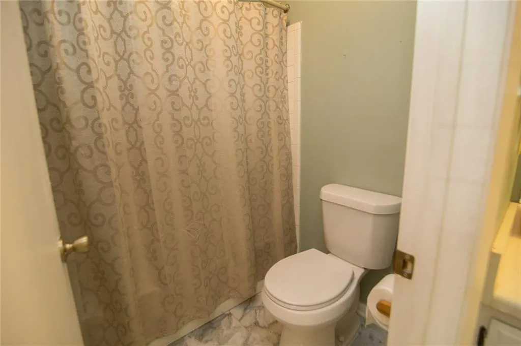 8740 Roswell Road Unit 10a, Atlanta, Georgia 30350, 3 Bedrooms Bedrooms, ,2 BathroomsBathrooms,Residential,Sold,8740 Roswell Road Unit 10a,6036641