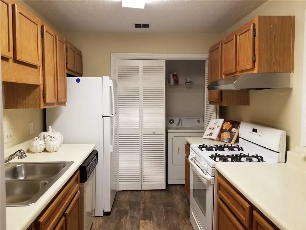 305 Gettysburg Place, Sandy Springs, Georgia 30350, 2 Bedrooms Bedrooms, ,2 BathroomsBathrooms,Residential,Sold,305 Gettysburg Place,6026230