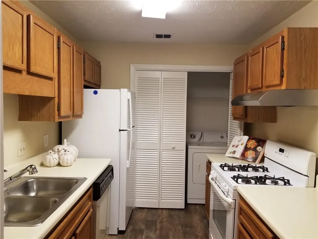 305 Gettysburg Place, Sandy Springs, Georgia 30350, 2 Bedrooms Bedrooms, ,2 BathroomsBathrooms,Residential,Sold,305 Gettysburg Place,6026230