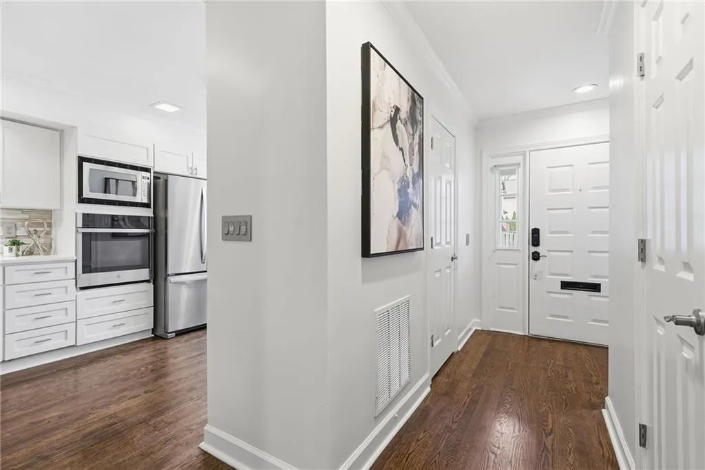 6 Alston Place Ne, Atlanta, Georgia 30324, 3 Bedrooms Bedrooms, 0 ,3 BathroomsBathrooms,Residential,For Sale,6 Alston Place Ne,7692579