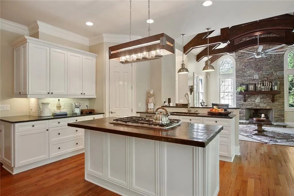 4715 E Conway Drive Nw, Atlanta, Georgia 30327, 5 Bedrooms Bedrooms, ,5 BathroomsBathrooms,Residential,Sold,4715 E Conway Drive Nw,6538675