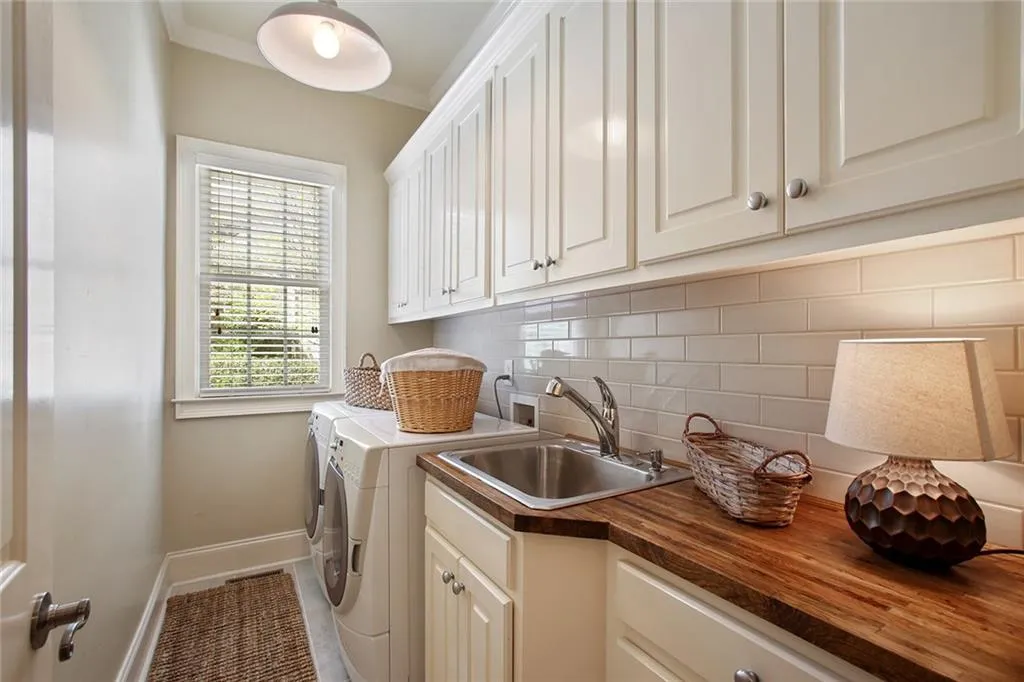 4715 E Conway Drive Nw, Atlanta, Georgia 30327, 5 Bedrooms Bedrooms, ,5 BathroomsBathrooms,Residential,Sold,4715 E Conway Drive Nw,6538675