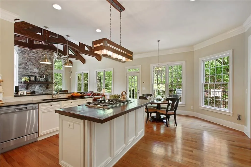 4715 E Conway Drive Nw, Atlanta, Georgia 30327, 5 Bedrooms Bedrooms, ,5 BathroomsBathrooms,Residential,Sold,4715 E Conway Drive Nw,6538675