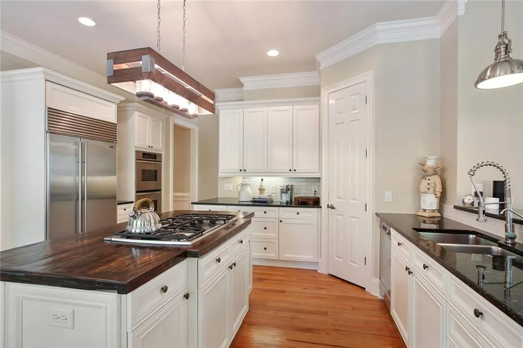 4715 E Conway Drive Nw, Atlanta, Georgia 30327, 5 Bedrooms Bedrooms, ,5 BathroomsBathrooms,Residential,Sold,4715 E Conway Drive Nw,6538675