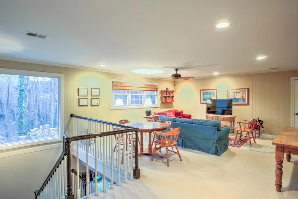 1660 Winterthur Close, Atlanta, Georgia 30328, 5 Bedrooms Bedrooms, ,4 BathroomsBathrooms,Residential,Sold,1660 Winterthur Close,5958331
