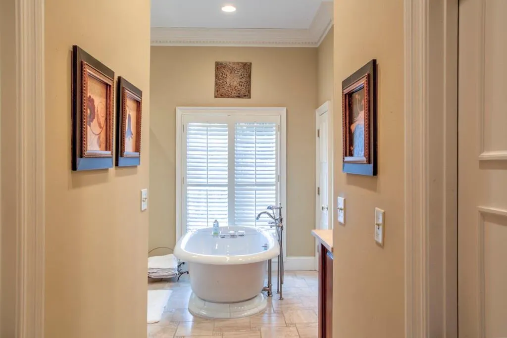 1660 Winterthur Close, Atlanta, Georgia 30328, 5 Bedrooms Bedrooms, ,4 BathroomsBathrooms,Residential,Sold,1660 Winterthur Close,5958331