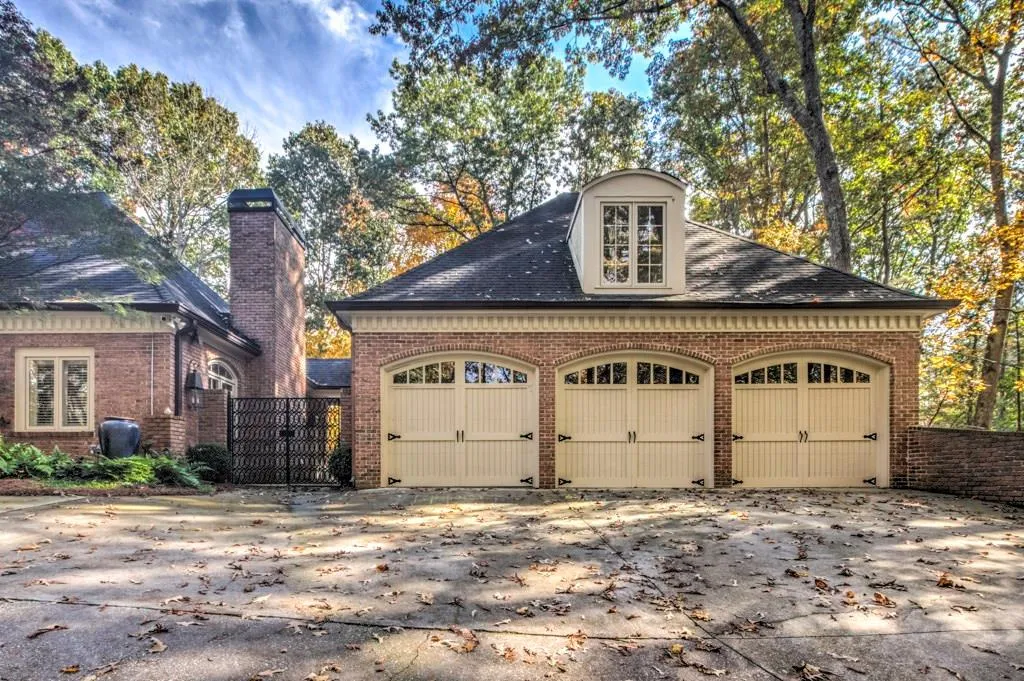 1660 Winterthur Close, Atlanta, Georgia 30328, 5 Bedrooms Bedrooms, ,4 BathroomsBathrooms,Residential,Sold,1660 Winterthur Close,5958331