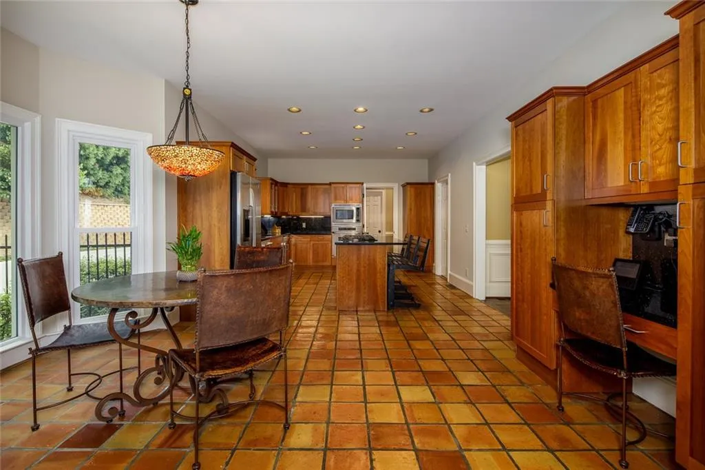 7855 Fawndale Way, Sandy Springs, Georgia 30350, 6 Bedrooms Bedrooms, ,5 BathroomsBathrooms,Residential,Sold,7855 Fawndale Way,6767329