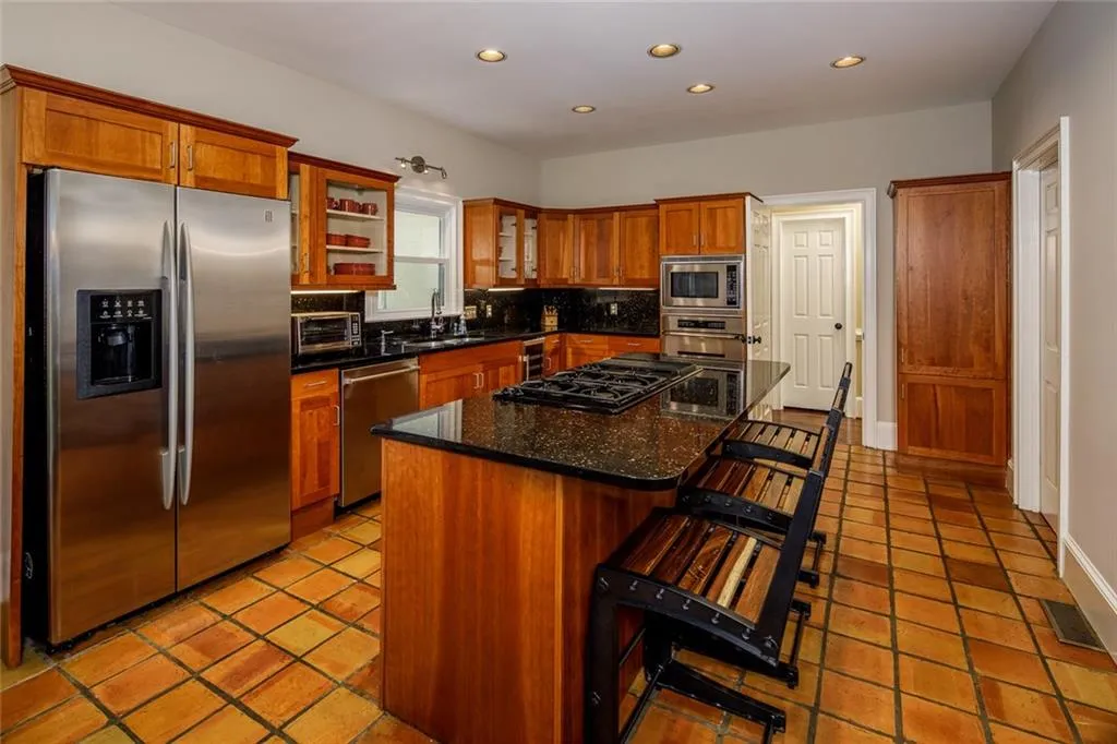 7855 Fawndale Way, Sandy Springs, Georgia 30350, 6 Bedrooms Bedrooms, ,5 BathroomsBathrooms,Residential,Sold,7855 Fawndale Way,6767329