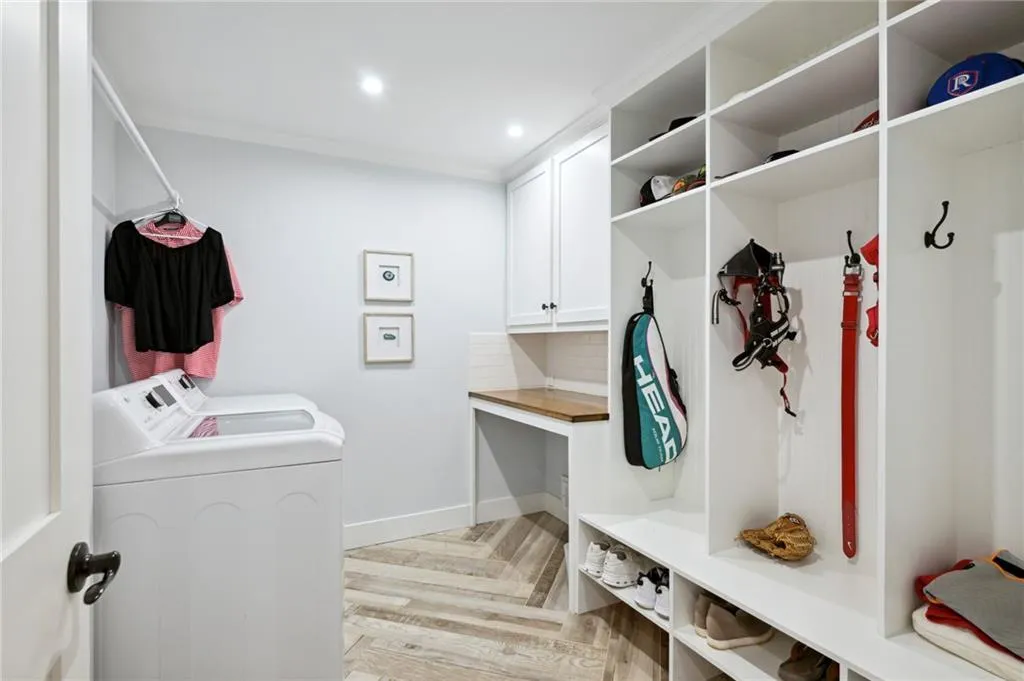 6230 Mountain Brook Way, Atlanta, Georgia 30328, 6 Bedrooms Bedrooms, ,5 BathroomsBathrooms,Residential,Sold,6230 Mountain Brook Way,7186364