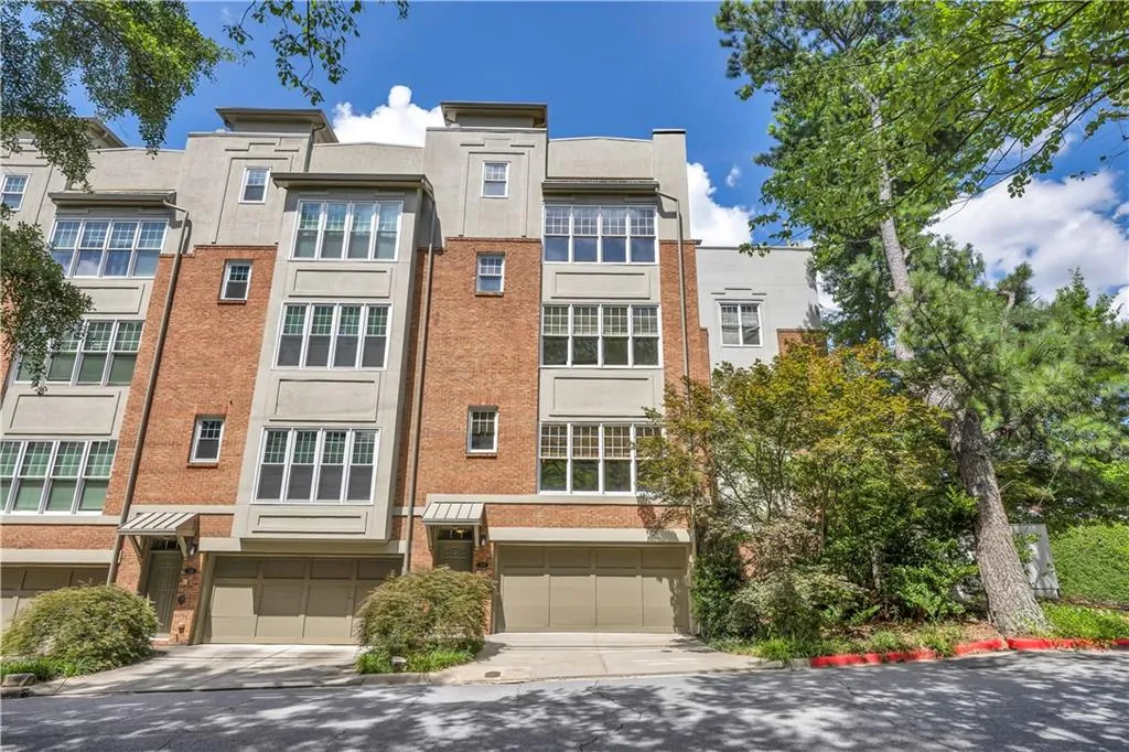 1390 Dutch Valley Place Ne, Atlanta, Georgia 30324, 2 Bedrooms Bedrooms, ,2 BathroomsBathrooms,Residential,For Sale,1390 Dutch Valley Place Ne,7619453