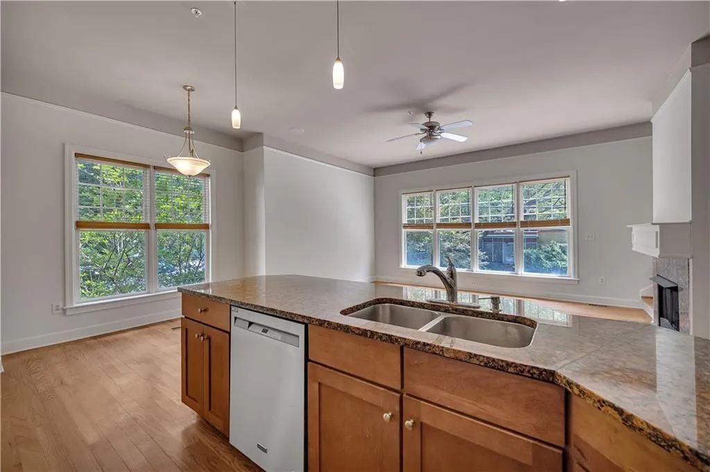 1390 Dutch Valley Place Ne, Atlanta, Georgia 30324, 2 Bedrooms Bedrooms, ,2 BathroomsBathrooms,Residential,For Sale,1390 Dutch Valley Place Ne,7619453