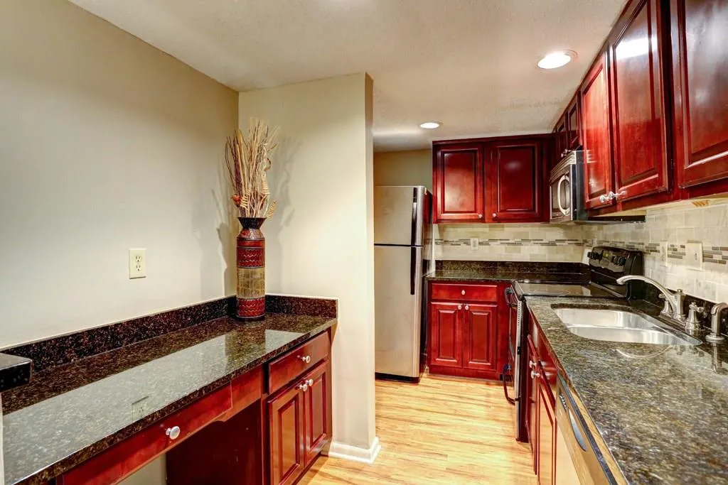 6900 Roswell Road Unit Q29, Sandy Springs, Georgia 30328, 2 Bedrooms Bedrooms, ,2 BathroomsBathrooms,Residential,Sold,6900 Roswell Road Unit Q29,5740530