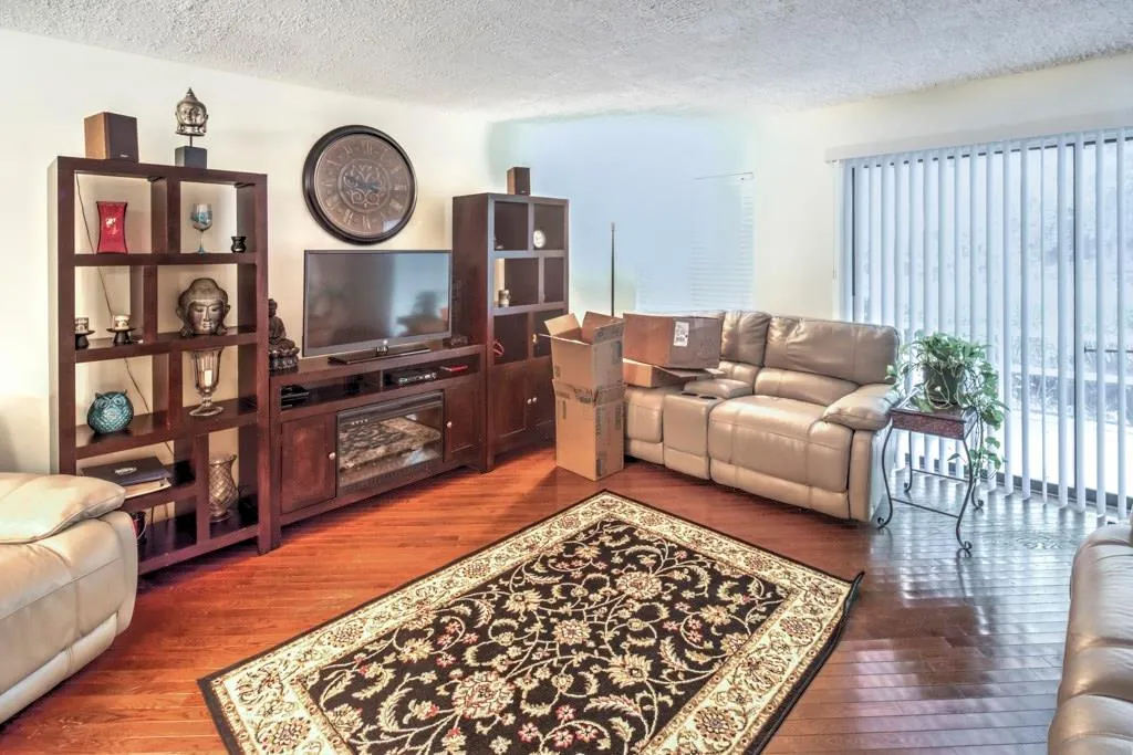 2015 Wingate Way, Sandy Springs, Georgia 30350, 2 Bedrooms Bedrooms, ,2 BathroomsBathrooms,Residential,Sold,2015 Wingate Way,5908009