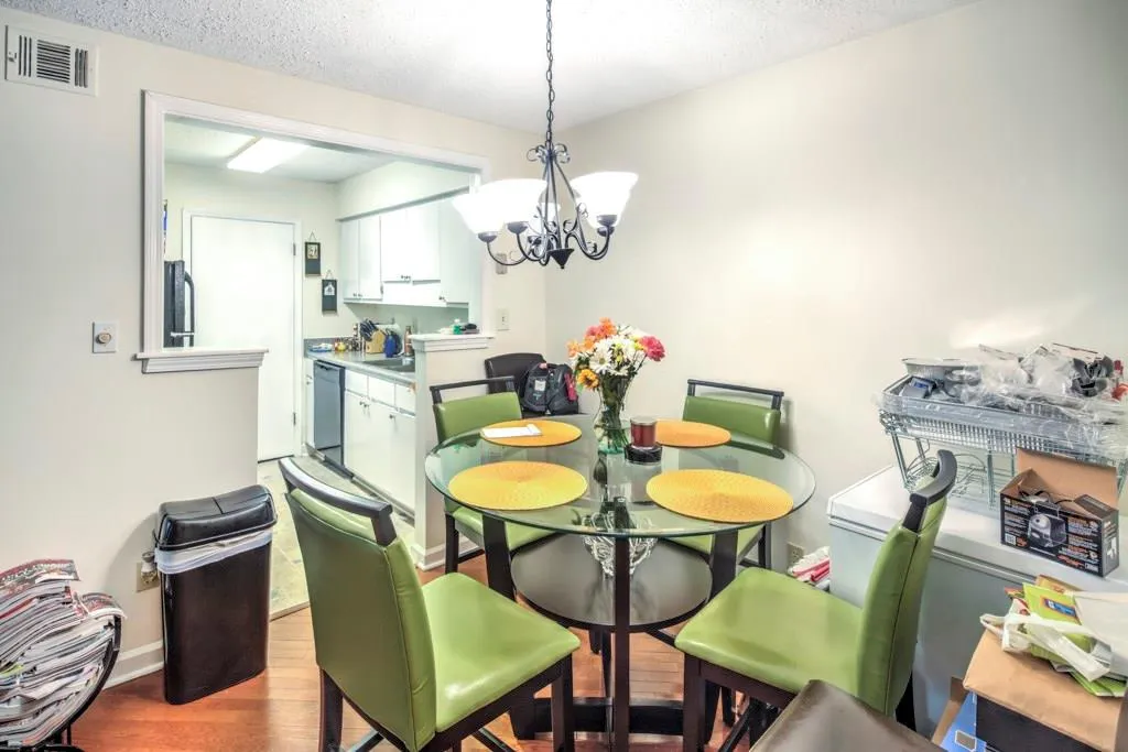 2015 Wingate Way, Sandy Springs, Georgia 30350, 2 Bedrooms Bedrooms, ,2 BathroomsBathrooms,Residential,Sold,2015 Wingate Way,5908009