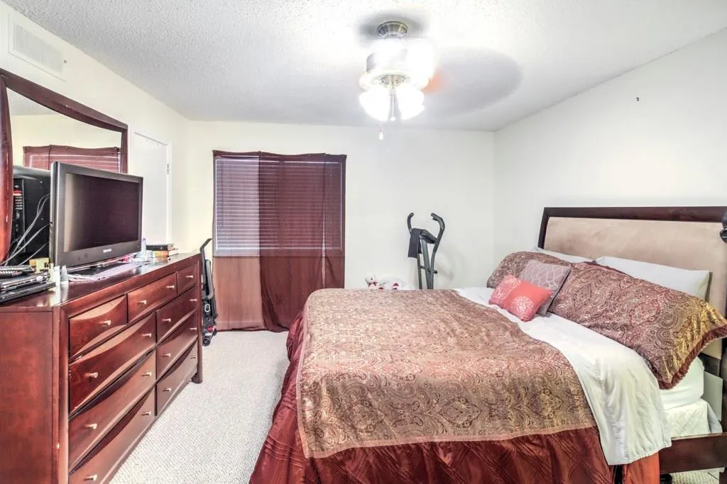 2015 Wingate Way, Sandy Springs, Georgia 30350, 2 Bedrooms Bedrooms, ,2 BathroomsBathrooms,Residential,Sold,2015 Wingate Way,5908009