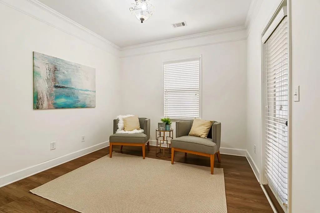 Huge Sitting Area Perfect For Home Office, Gym, Zen Den & More!