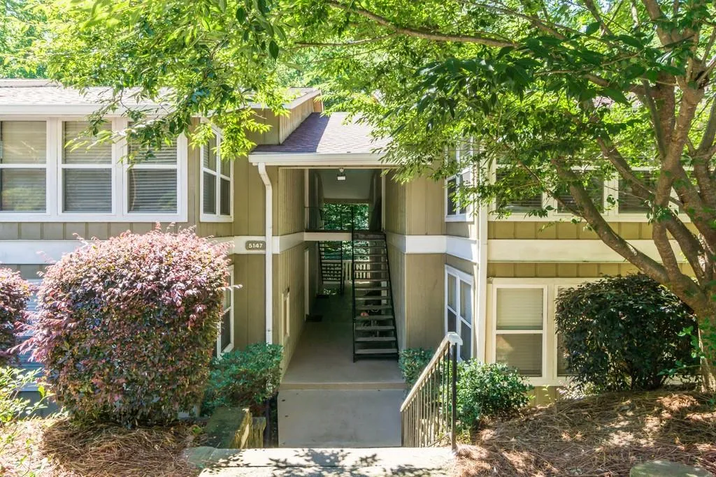 5147 Roswell Road Unit 10, Atlanta, Georgia 30342, 2 Bedrooms Bedrooms, ,1 BathroomBathrooms,Residential,Sold,5147 Roswell Road Unit 10,6740084