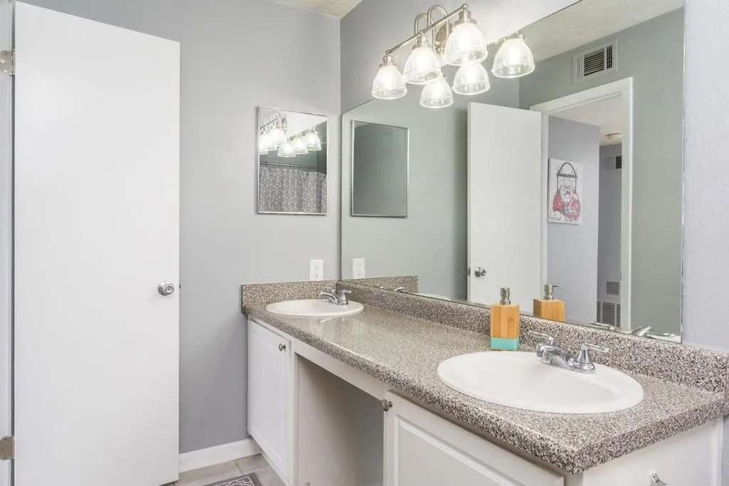 5147 Roswell Road Unit 10, Atlanta, Georgia 30342, 2 Bedrooms Bedrooms, ,1 BathroomBathrooms,Residential,Sold,5147 Roswell Road Unit 10,6740084