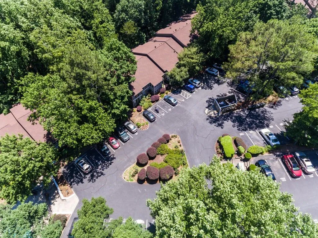 5147 Roswell Road Unit 10, Atlanta, Georgia 30342, 2 Bedrooms Bedrooms, ,1 BathroomBathrooms,Residential,Sold,5147 Roswell Road Unit 10,6740084