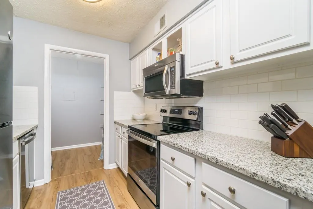 5147 Roswell Road Unit 10, Atlanta, Georgia 30342, 2 Bedrooms Bedrooms, ,1 BathroomBathrooms,Residential,Sold,5147 Roswell Road Unit 10,6740084