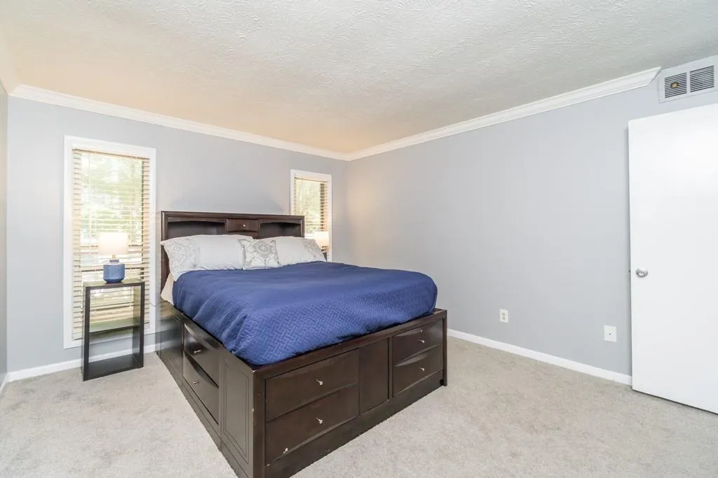 5147 Roswell Road Unit 10, Atlanta, Georgia 30342, 2 Bedrooms Bedrooms, ,1 BathroomBathrooms,Residential,Sold,5147 Roswell Road Unit 10,6740084