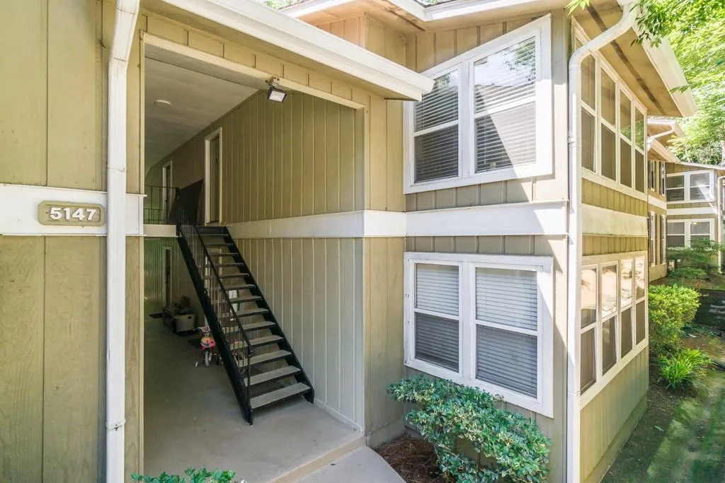5147 Roswell Road Unit 10, Atlanta, Georgia 30342, 2 Bedrooms Bedrooms, ,1 BathroomBathrooms,Residential,Sold,5147 Roswell Road Unit 10,6740084