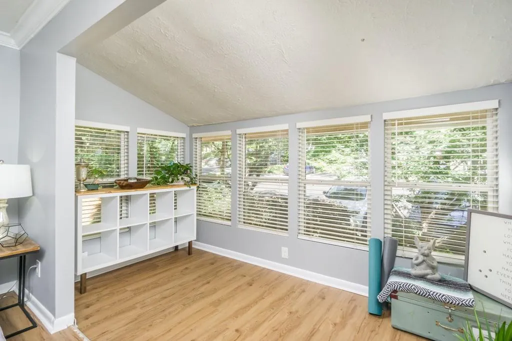 5147 Roswell Road Unit 10, Atlanta, Georgia 30342, 2 Bedrooms Bedrooms, ,1 BathroomBathrooms,Residential,Sold,5147 Roswell Road Unit 10,6740084