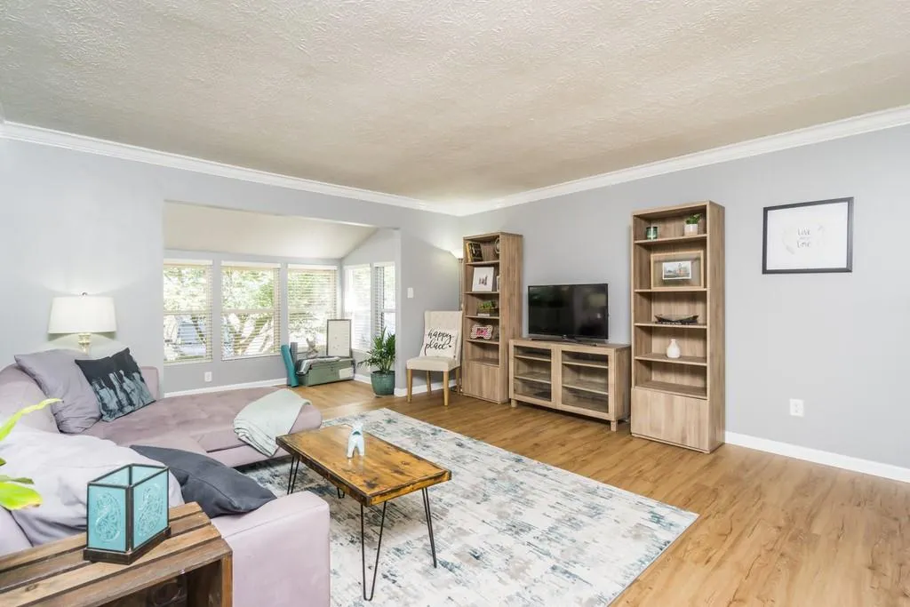 5147 Roswell Road Unit 10, Atlanta, Georgia 30342, 2 Bedrooms Bedrooms, ,1 BathroomBathrooms,Residential,Sold,5147 Roswell Road Unit 10,6740084