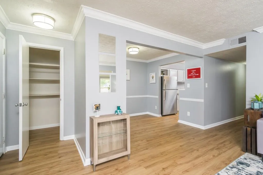 5147 Roswell Road Unit 10, Atlanta, Georgia 30342, 2 Bedrooms Bedrooms, ,1 BathroomBathrooms,Residential,Sold,5147 Roswell Road Unit 10,6740084