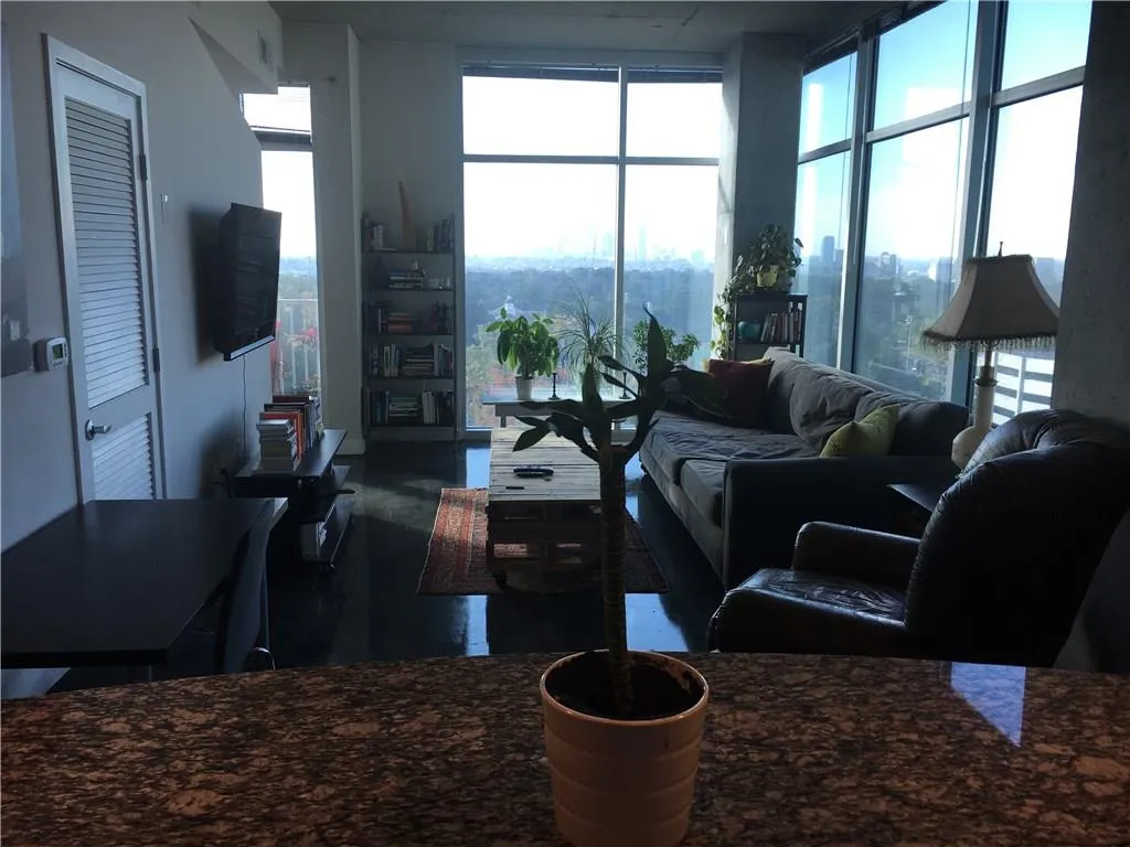 Atlanta, Georgia 30305, 1 Bedroom Bedrooms, ,1 BathroomBathrooms,Residential,Sold,5932370