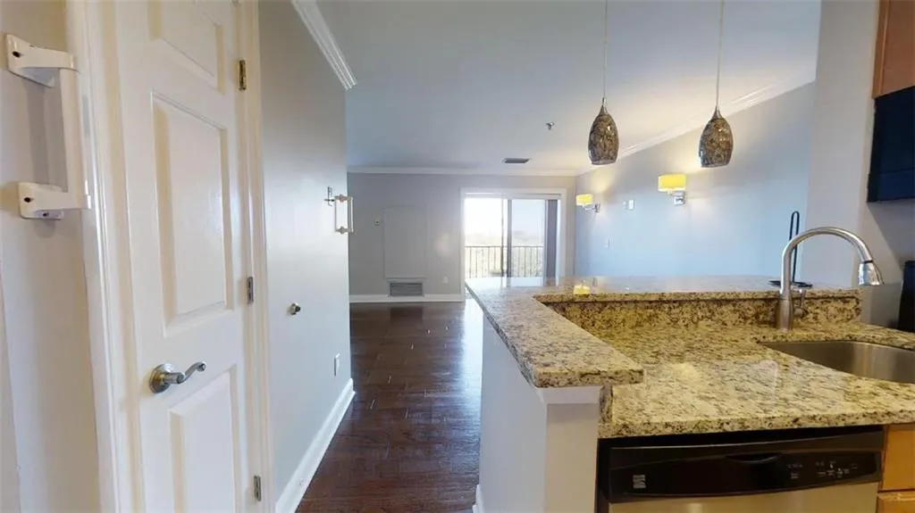 300 Johnson Ferry Road Ne Unit A913, Sandy Springs, Georgia 30328, 1 Bedroom Bedrooms, ,1 BathroomBathrooms,Residential,Sold,300 Johnson Ferry Road Ne Unit A913,7032175