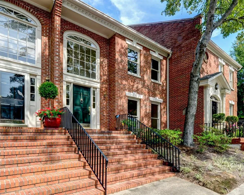 202 Ansley Villa Drive Ne Unit 202, Atlanta, Georgia 30324, 3 Bedrooms Bedrooms, ,3 BathroomsBathrooms,Residential,Sold,202 Ansley Villa Drive Ne Unit 202,5583818