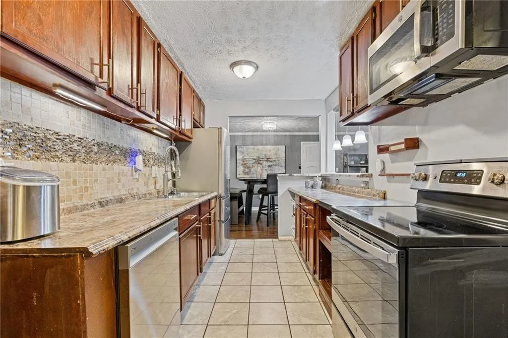 725 Dalrymple Road Unit 5c, Atlanta, Georgia 30328, 2 Bedrooms Bedrooms, ,2 BathroomsBathrooms,Residential,Sold,725 Dalrymple Road Unit 5c,7501967