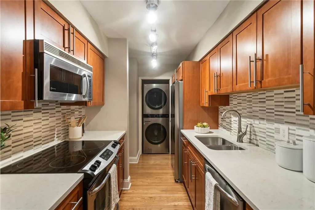 19 Arpege Way Nw, Atlanta, Georgia 30327, 2 Bedrooms Bedrooms, ,2 BathroomsBathrooms,Residential,For Sale,19 Arpege Way Nw,7610374