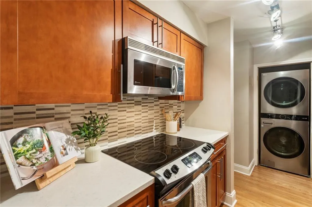 19 Arpege Way Nw, Atlanta, Georgia 30327, 2 Bedrooms Bedrooms, ,2 BathroomsBathrooms,Residential,For Sale,19 Arpege Way Nw,7610374