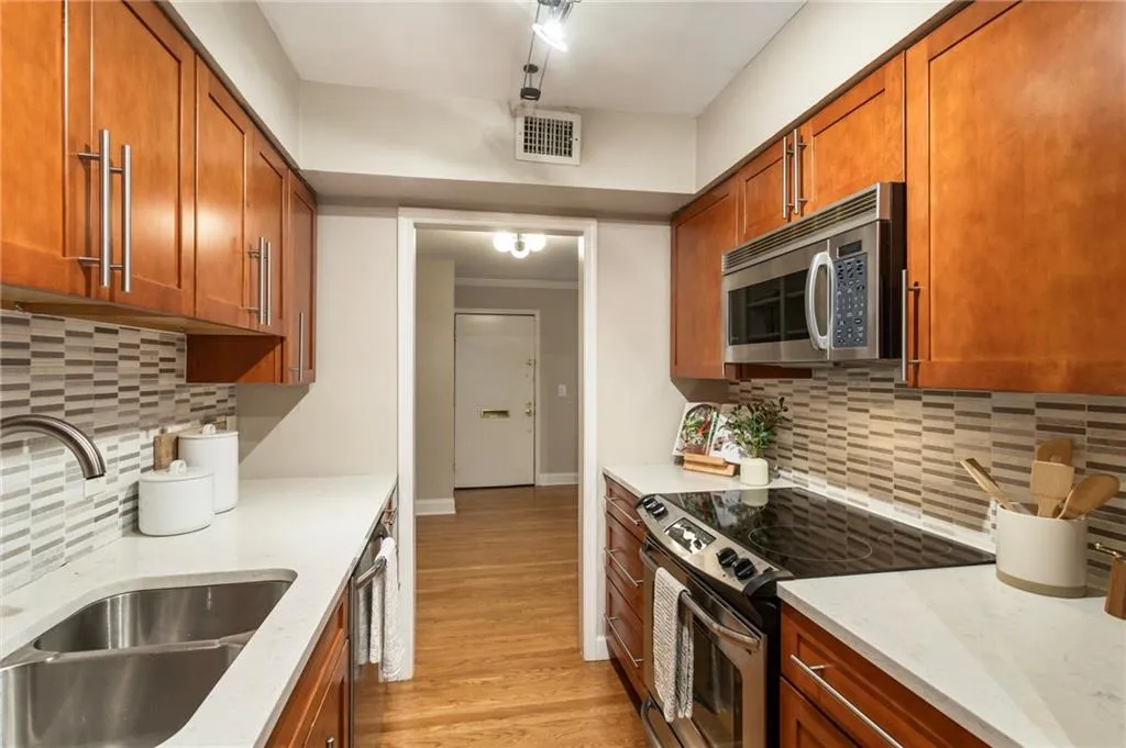 19 Arpege Way Nw, Atlanta, Georgia 30327, 2 Bedrooms Bedrooms, ,2 BathroomsBathrooms,Residential,For Sale,19 Arpege Way Nw,7610374