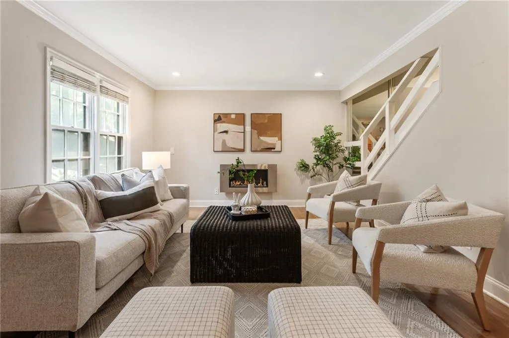 19 Arpege Way Nw, Atlanta, Georgia 30327, 2 Bedrooms Bedrooms, ,2 BathroomsBathrooms,Residential,For Sale,19 Arpege Way Nw,7610374