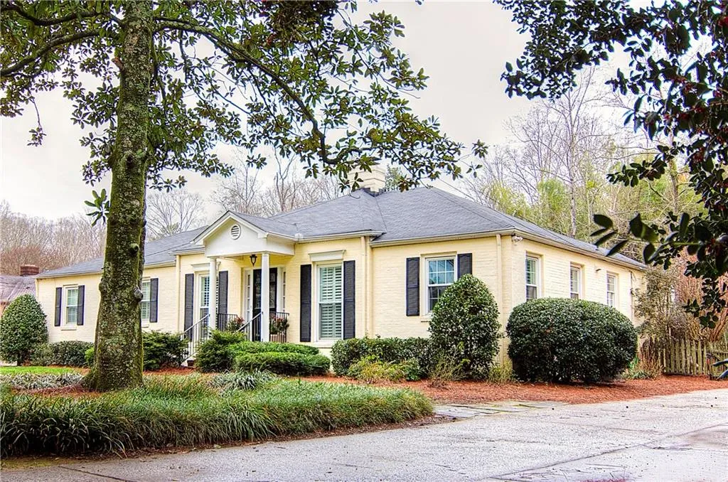 520 Mountain Way Ne, Atlanta, Georgia 30342, 4 Bedrooms Bedrooms, ,3 BathroomsBathrooms,Residential,Sold,520 Mountain Way Ne,5823322