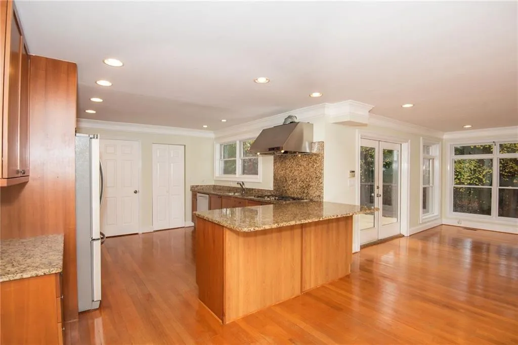 5750 Kayron Drive, Sandy Springs, Georgia 30328, 3 Bedrooms Bedrooms, ,3 BathroomsBathrooms,Residential,Sold,5750 Kayron Drive,7139902