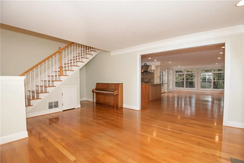 5750 Kayron Drive, Sandy Springs, Georgia 30328, 3 Bedrooms Bedrooms, ,3 BathroomsBathrooms,Residential,Sold,5750 Kayron Drive,7139902