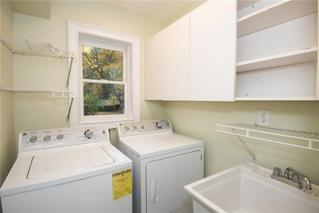 5750 Kayron Drive, Sandy Springs, Georgia 30328, 3 Bedrooms Bedrooms, ,3 BathroomsBathrooms,Residential,Sold,5750 Kayron Drive,7139902