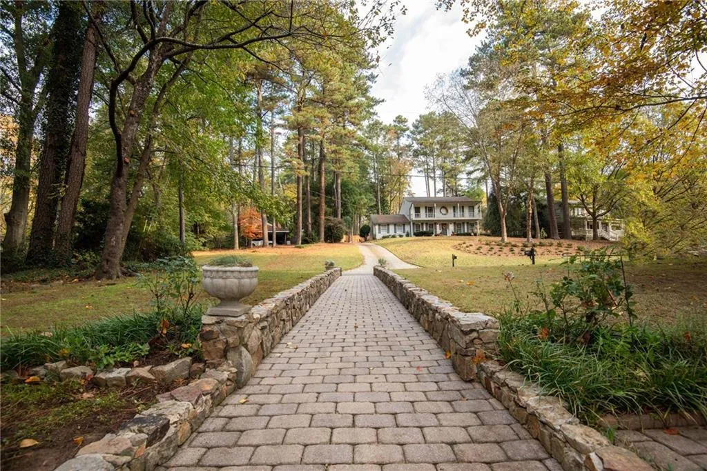 5750 Kayron Drive, Sandy Springs, Georgia 30328, 3 Bedrooms Bedrooms, ,3 BathroomsBathrooms,Residential,Sold,5750 Kayron Drive,7139902