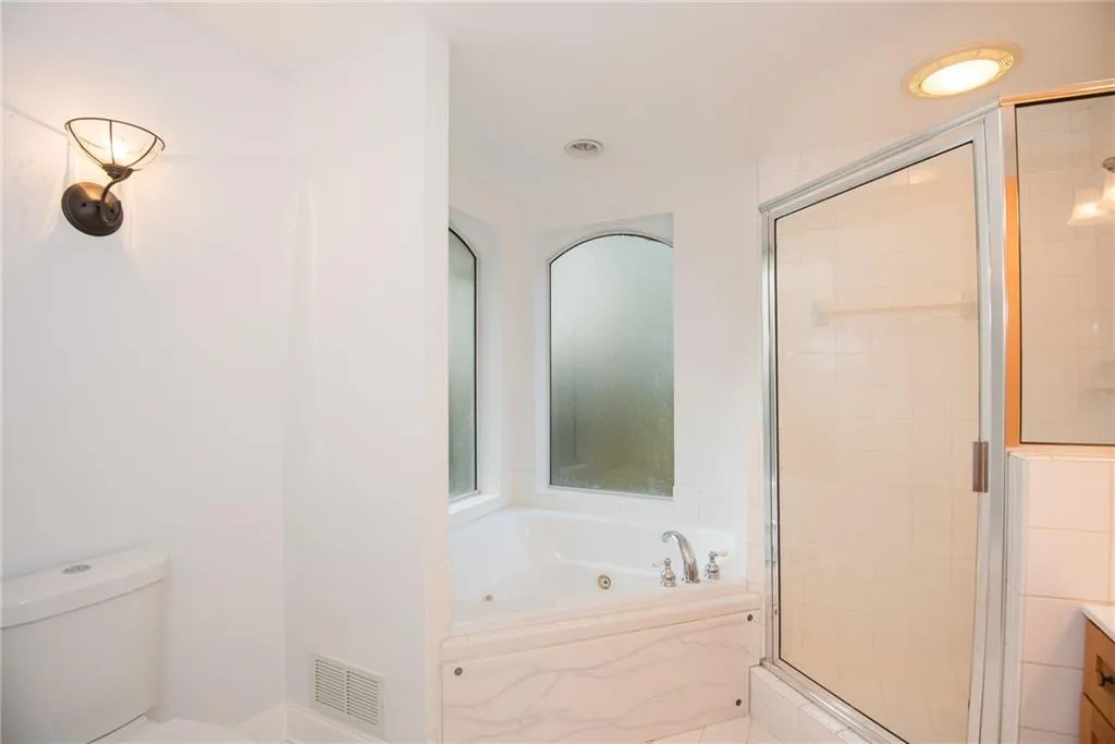 5750 Kayron Drive, Sandy Springs, Georgia 30328, 3 Bedrooms Bedrooms, ,3 BathroomsBathrooms,Residential,Sold,5750 Kayron Drive,7139902