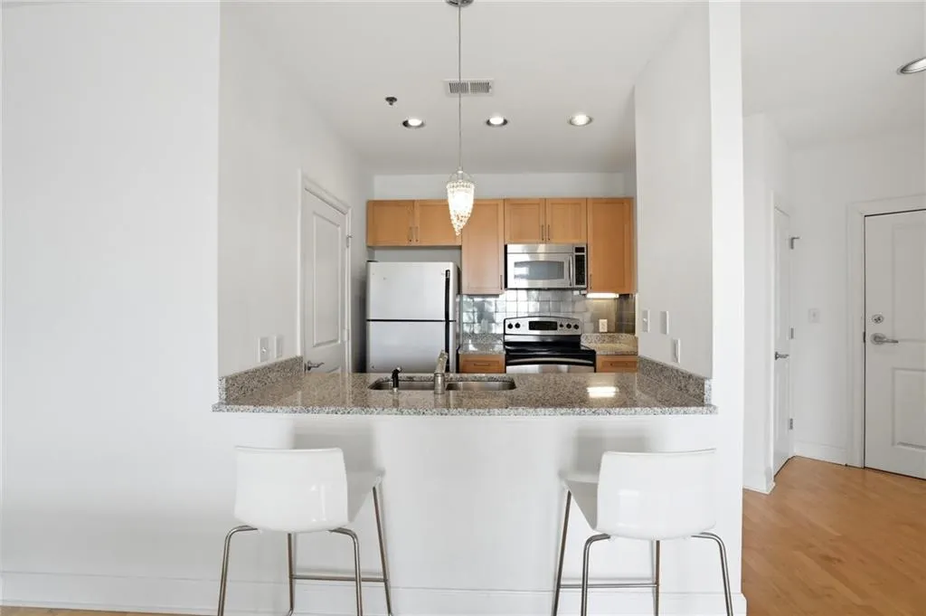 325 E Paces Ferry Road Ne Unit 1606, Atlanta, Georgia 30305, 1 Bedroom Bedrooms, 0 ,1 BathroomBathrooms,Residential,For Sale,325 E Paces Ferry Road Ne Unit 1606,7748446