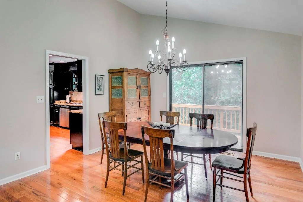 565 Tahoma Drive, Sandy Springs, Georgia 30350, 4 Bedrooms Bedrooms, ,3 BathroomsBathrooms,Residential,Sold,565 Tahoma Drive,5591536