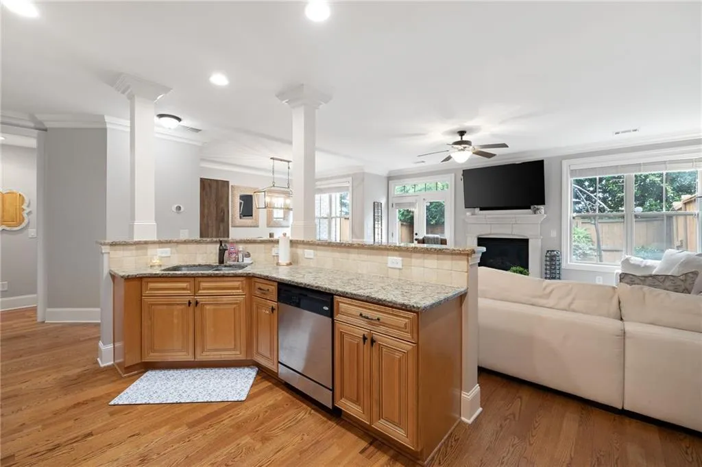 7720 Glisten Avenue Unit 295, Sandy Springs, Georgia 30328, 3 Bedrooms Bedrooms, ,2 BathroomsBathrooms,Residential,Sold,7720 Glisten Avenue Unit 295,7220726